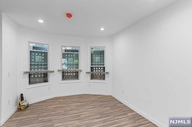 210 Custer Ave, Newark NJ 07112-2139 exterior