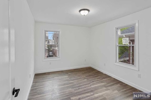 210 Custer Ave, Newark NJ 07112-2139 exterior