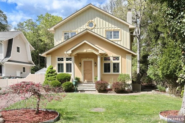 86 Washington Ave, Hillsdale, NJ 07642-2837