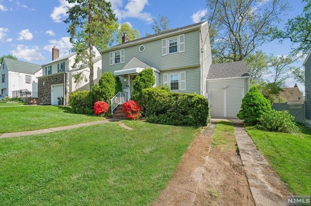 39 Cranford Pl, Teaneck, NJ 07666-4704