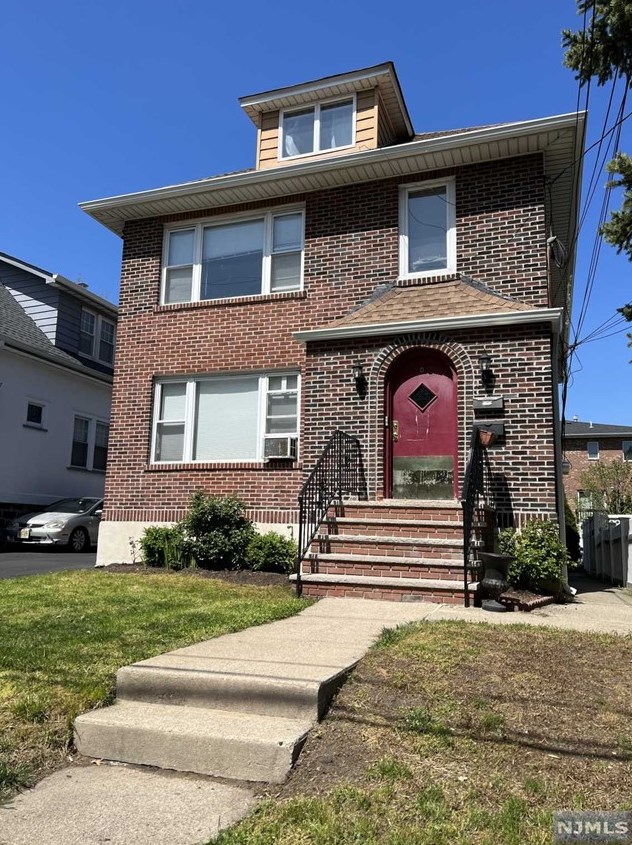 707 Hillside Ave, Cliffside Park, NJ 07010-2009