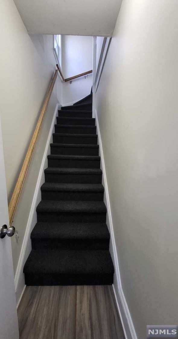 576 New Jersey Ave, Lyndhurst NJ  07071-2208 exterior