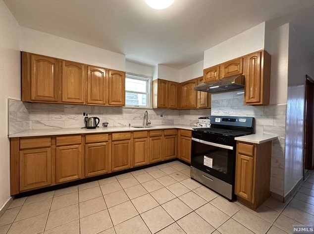 716 Hamilton St #1, East Newark, NJ 07029