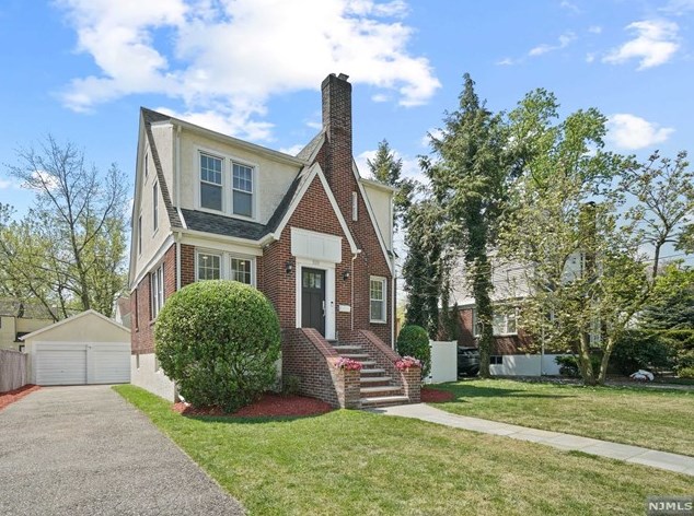 320 Windsor Rd, Englewood, NJ 07631-1425