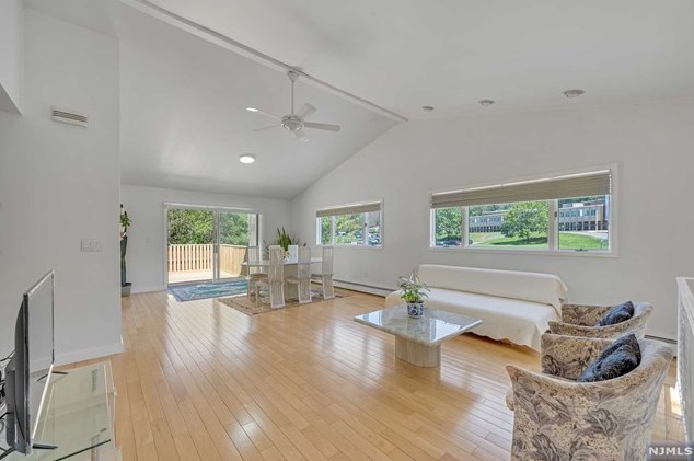 224 Grand Ave, Park Ridge, NJ 07656-1041