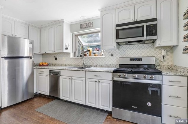 277 Lincoln Blvd, Emerson NJ 07630-1038 exterior