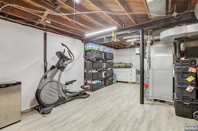 277 Lincoln Blvd, Emerson NJ 07630-1038 exterior