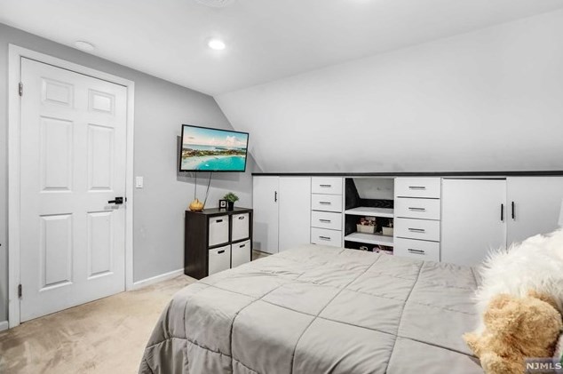 277 Lincoln Blvd, Emerson NJ 07630-1038 exterior