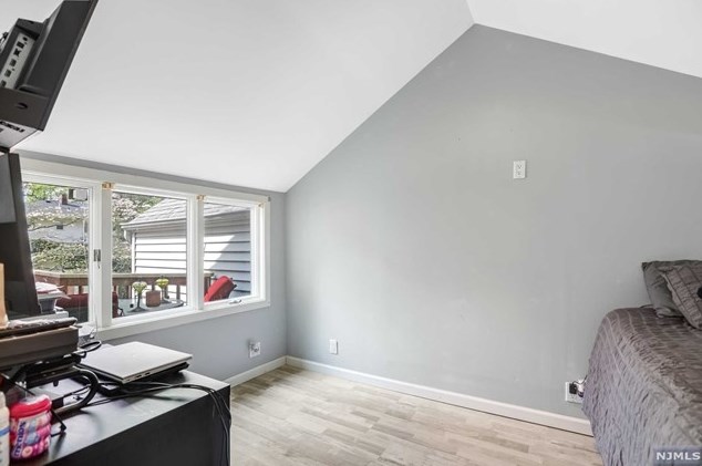 277 Lincoln Blvd, Emerson NJ 07630-1038 exterior