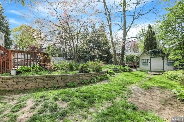 277 Lincoln Blvd, Emerson NJ 07630-1038 exterior