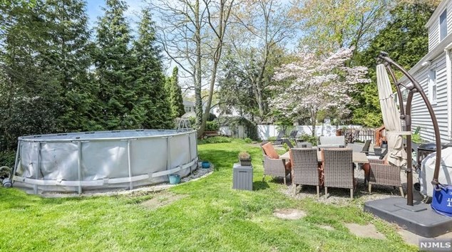 277 Lincoln Blvd, Emerson NJ 07630-1038 exterior