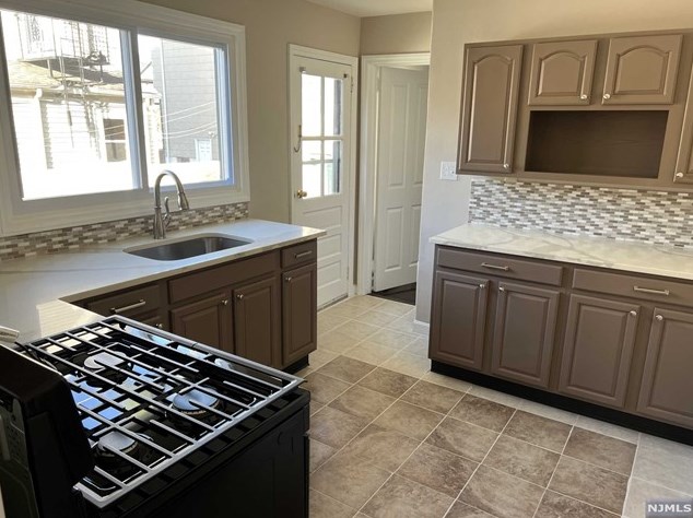 150 Windsor St, Kearny, NJ 07032