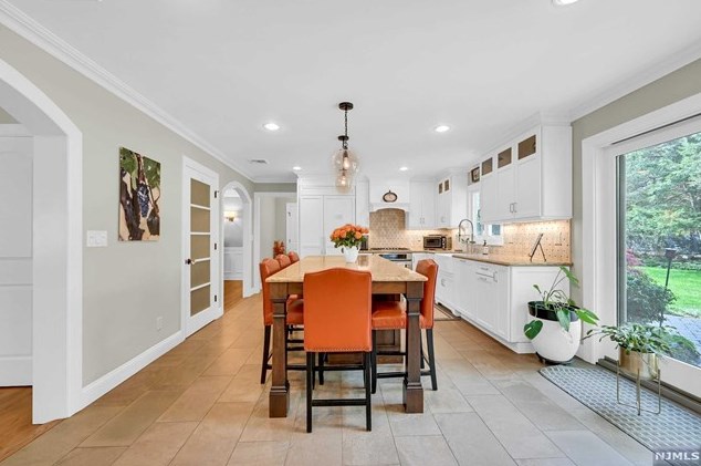 3 Lark Ln, Montvale NJ  07645-1131 exterior