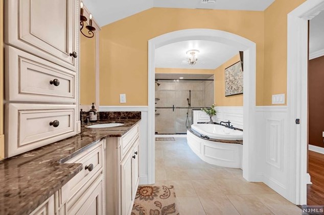 3 Lark Ln, Montvale NJ  07645-1131 exterior