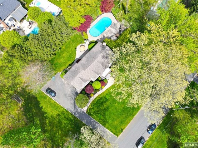 3 Lark Ln, Montvale NJ  07645-1131 exterior