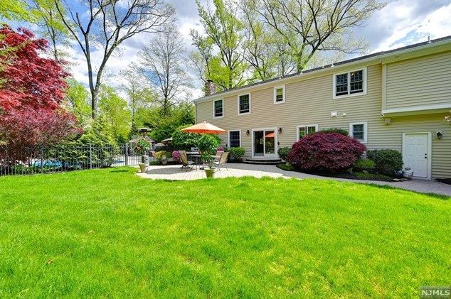 3 Lark Ln, Montvale NJ  07645-1131 exterior