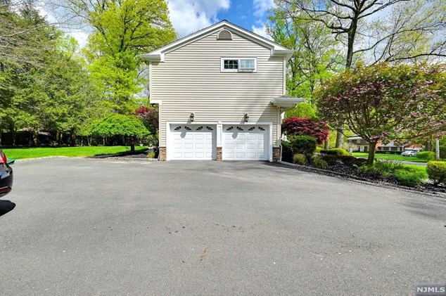 3 Lark Ln, Montvale NJ  07645-1131 exterior
