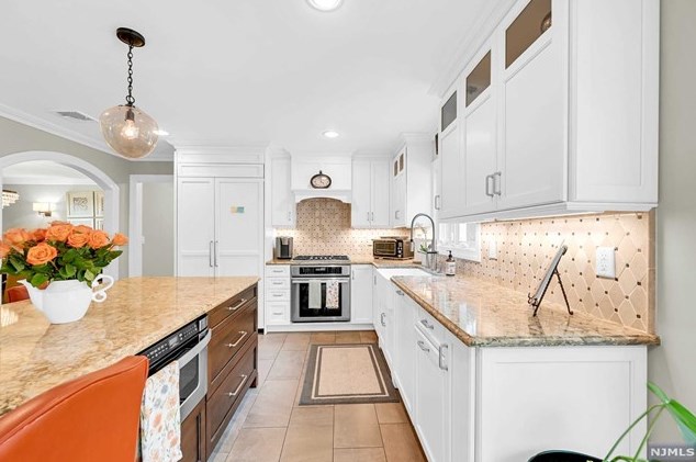 3 Lark Ln, Montvale NJ  07645-1131 exterior