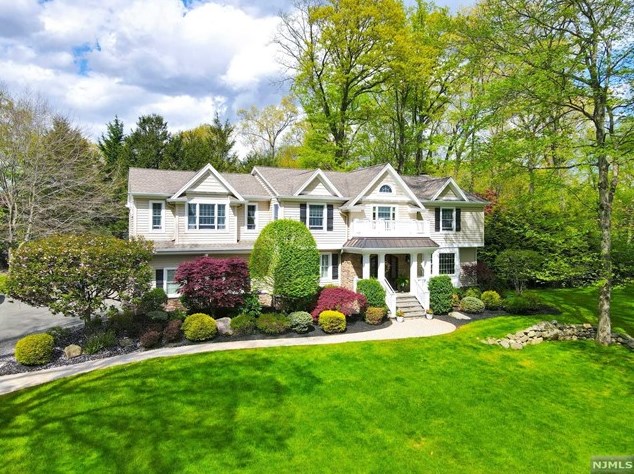 3 Lark Ln, Montvale, NJ 07645