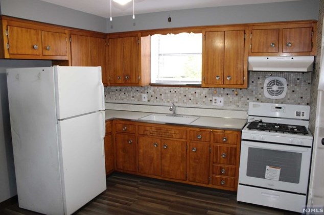 208 Bergen Blvd #3, Fairview, NJ 07022