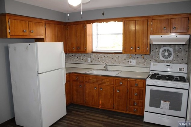 208 Bergen Blvd, Fairview NJ  07022-1302 exterior