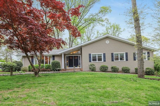 24 South Wright St, Westwood, NJ 07677
