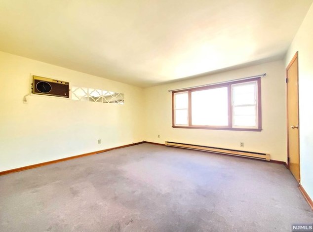 30 Patterson St, East Newark, NJ 07029-1420