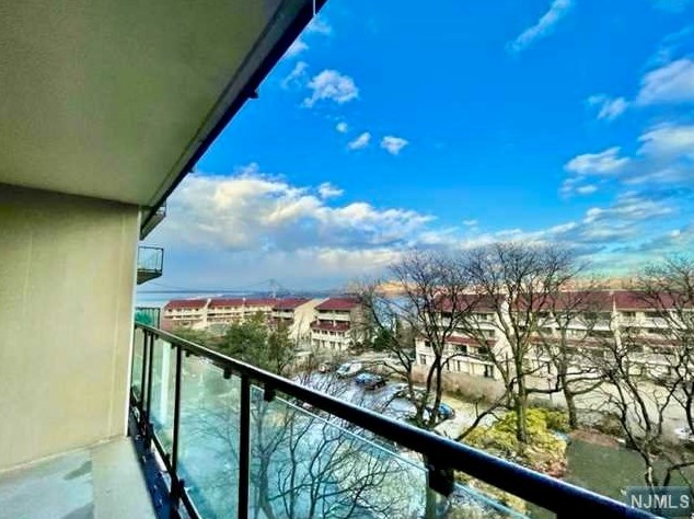 1203 River Rd #4g, Edgewater, NJ 07020