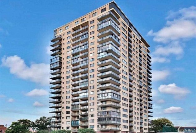 1203 River Rd, Edgewater NJ  07020-1456 exterior