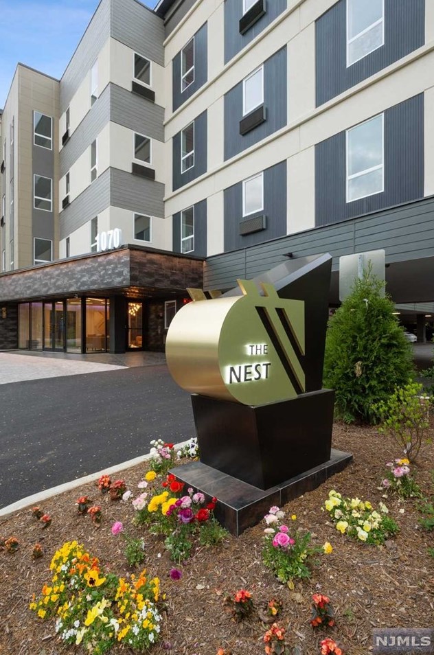 1070 River Rd #402, N Milford, NJ 07646