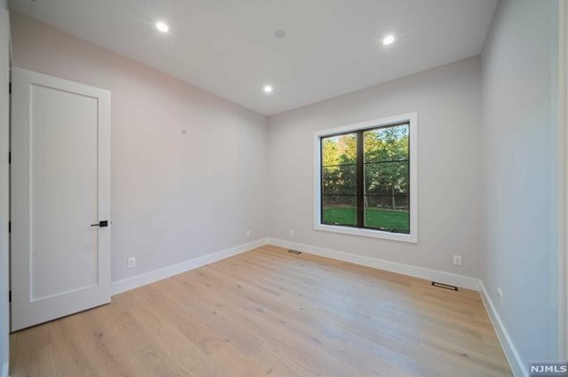 116 Lk Rd, Demarest NJ 07627-2236 exterior