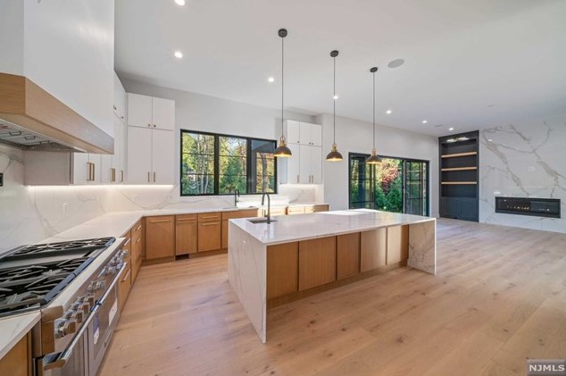 116 Lk Rd, Demarest NJ 07627-2236 exterior