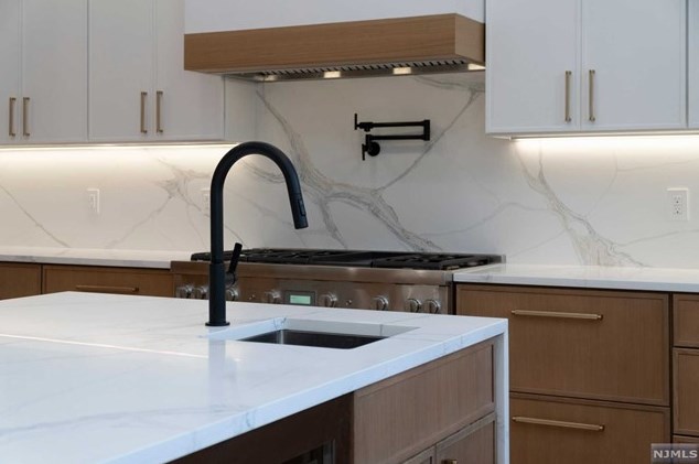 116 Lk Rd, Demarest NJ 07627-2236 exterior