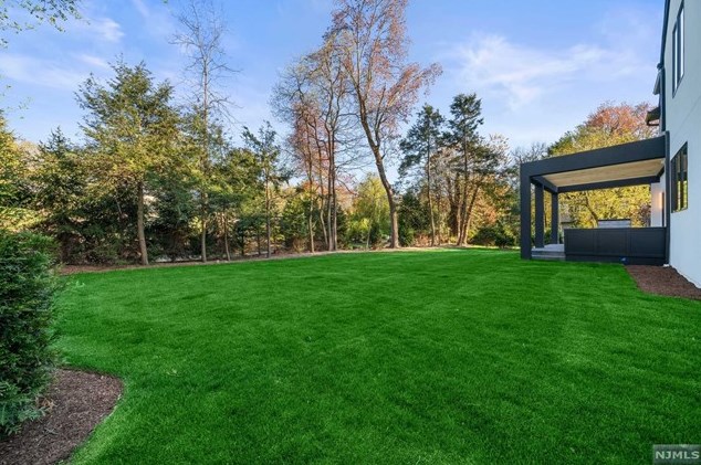 116 Lk Rd, Demarest NJ 07627-2236 exterior