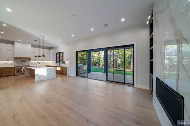 116 Lk Rd, Demarest NJ 07627-2236 exterior