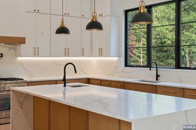 116 Lk Rd, Demarest NJ 07627-2236 exterior