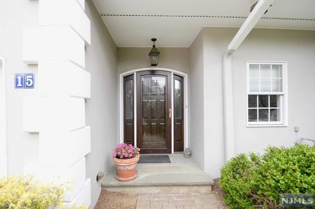 15 Normandy Ct, Ho Ho Kus, NJ 07423-1217