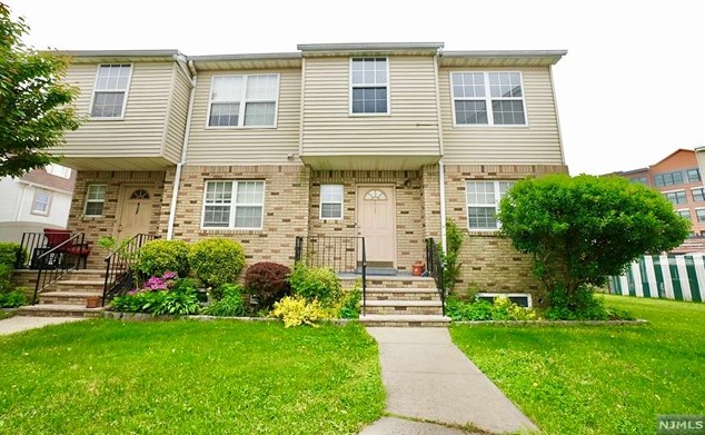 76 Fillmore St, Newark, NJ 07105-3648