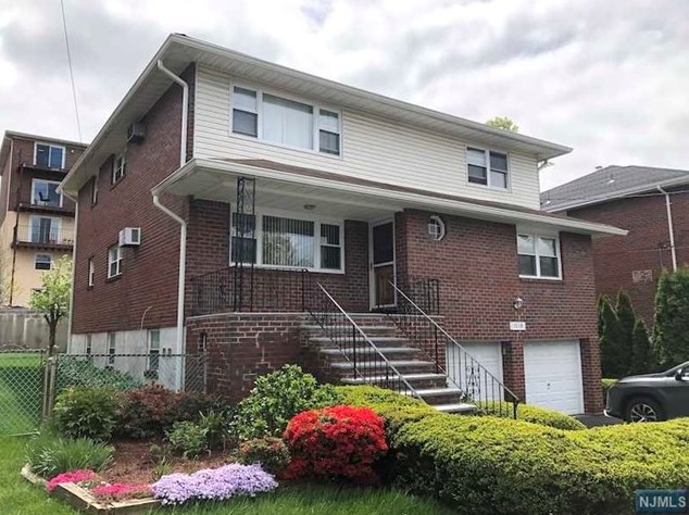 1518 10th St, West Fort Lee, NJ 07024-2122