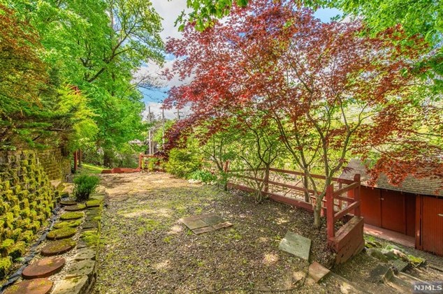 6 Ogden Ter, Kinnelon NJ 07405-1112 exterior