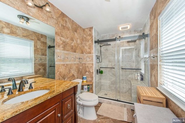 6 Ogden Ter, Kinnelon NJ 07405-1112 exterior