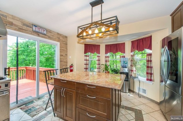 6 Ogden Ter, Kinnelon NJ 07405-1112 exterior