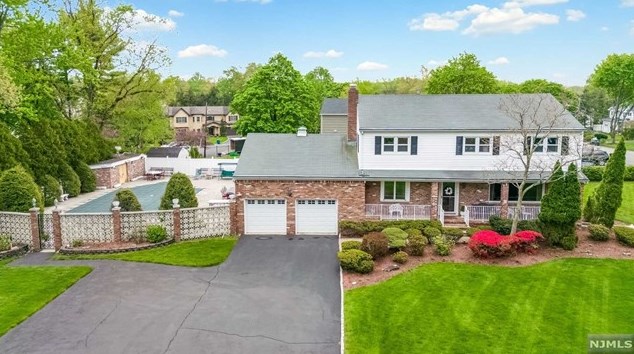 722 Amherst Dr, Township Of Washington, NJ 07676-4221
