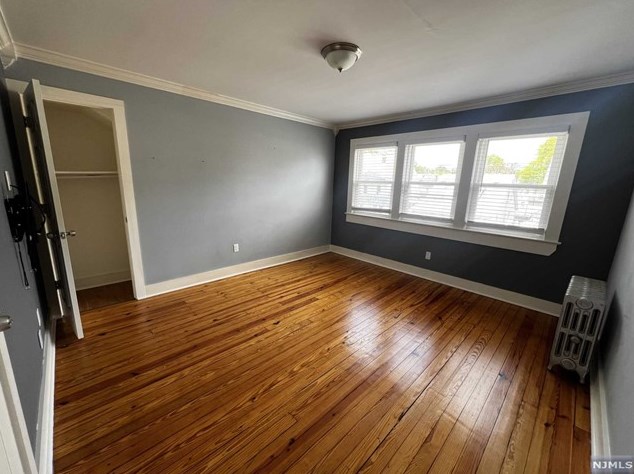 87 9th St, Clifton, NJ 07011-1109