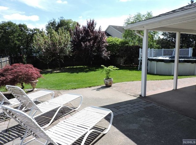 210 Oxford Ave, Saddle Brook, NJ 07663