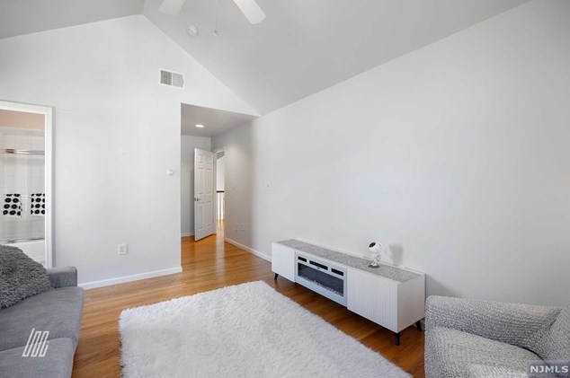 1031 Jassamine Way, West Fort Lee NJ 07024-1524 exterior