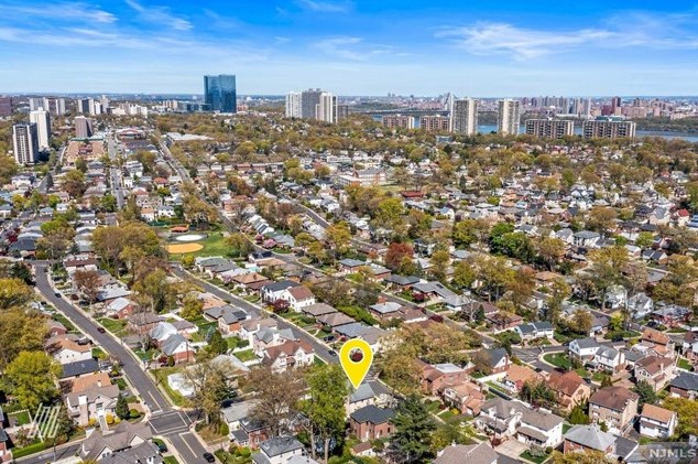 1031 Jassamine Way, West Fort Lee NJ 07024-1524 exterior