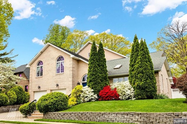 1031 Jassamine Way, West Fort Lee NJ 07024-1524 exterior