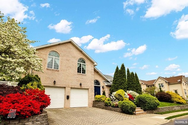 1031 Jassamine Way, West Fort Lee NJ 07024-1524 exterior