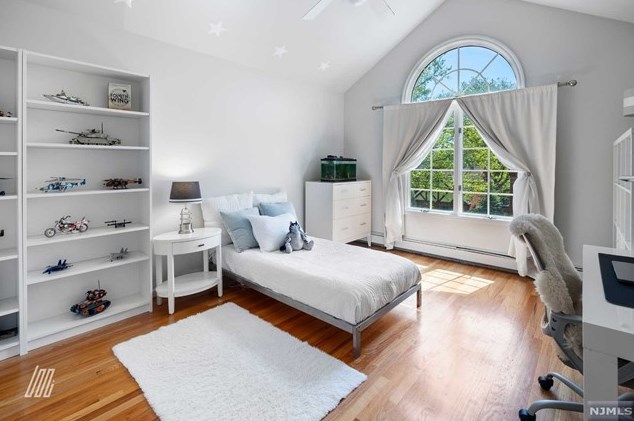 1031 Jassamine Way, West Fort Lee NJ 07024-1524 exterior